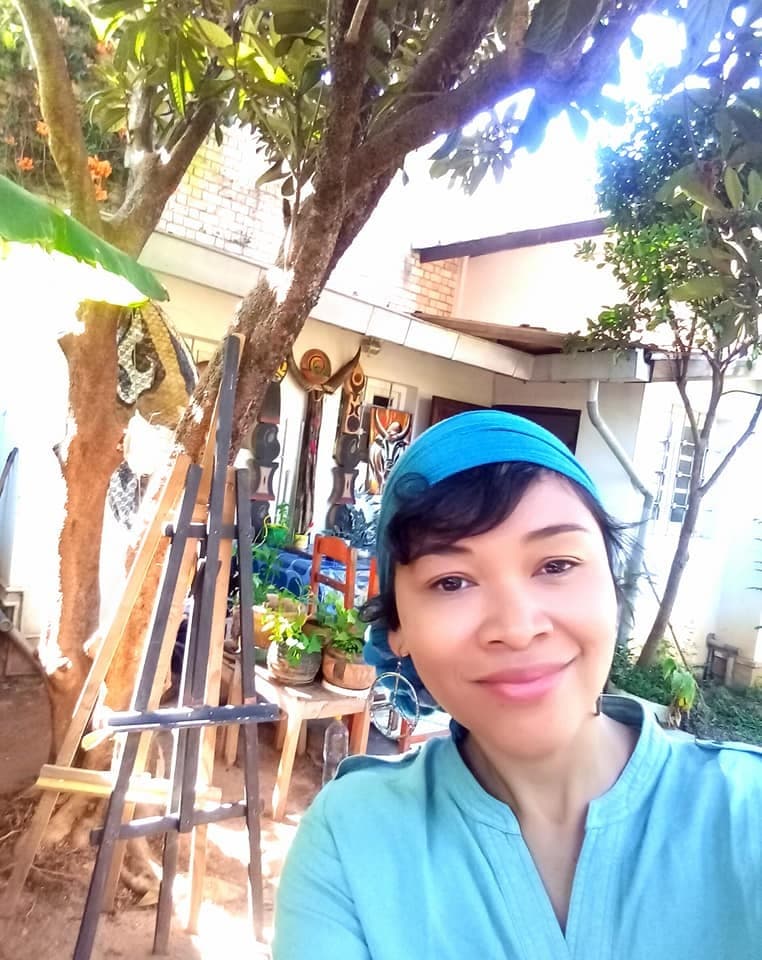 Yasmine Fidimalala, an artist painted in the colors of her canvas